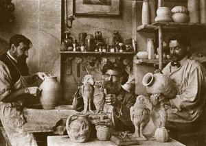 De Martin broers in de studio bij de Southall Pottery